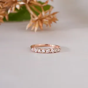 Anillo de Diamantes con Corte Baguette en Oro Rosa, Elegante y Minimalista, Anillo de Eternidad para Mujer, Joyería para Aniversario de Bodas - Product Image 3