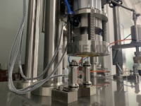Hone semi-automatique aérosol peut remplir cosmétique bouteille de pulvérisation d'eau bov aérosol machine de remplissage et d'étanchéité