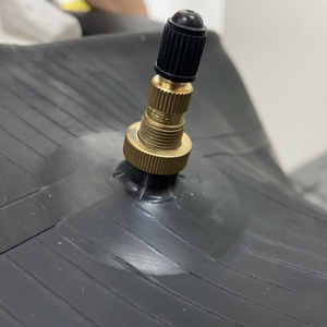 Chambres à air de pneu de qualité supérieure Chambre à air de pneu de tracteur en caoutchouc butyle 14.9R24 Tubes de pneu intérieur OTR - Product Image 2