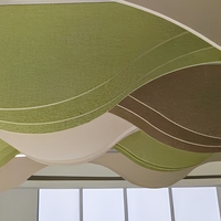 Plafond suspendu décoratif ondulé, panneau de plafond personnalisé, décoration de plafond pour les espaces commerciaux intérieurs