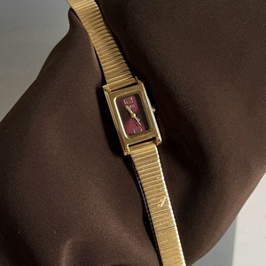 Женские кварцевые часы из красной стали - Product Image 5