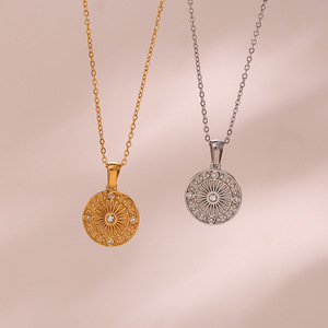 Collana con Ciondolo alla Moda, Placcatura PVD in Oro 18k, Collana con Bussola in Acciaio Inossidabile, Gioielli da Donna, Collana con Ciondolo a Stella - Product Image 2