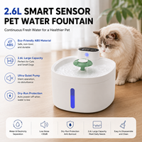 Fontaine à eau automatique portable moderne pour chat et chien en ABS blanc, batterie 4000 mAh, sans fil, capteur de mouvement intelligent, 2,6 L