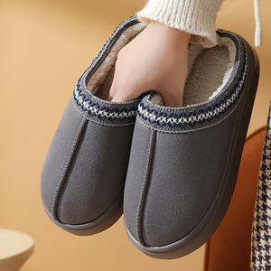 Chaussons d'hiver classiques pour femmes, en coton, à semelle épaisse, couleur unie, en velours chaud, antidérapants - Product Image 4