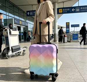 Valise rigide personnalisée en PC avec couleurs dégradées vibrantes, bagage de <span class=keywords><strong>voyage</strong></span> léger pour les voyages d'affaires - Product Image 2