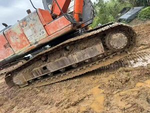 HITACHI รถขุดมือสองเครื่องขุดไฮดรอลิคตีนตะขาบ EX200-5 20ตัน - Product Image 5