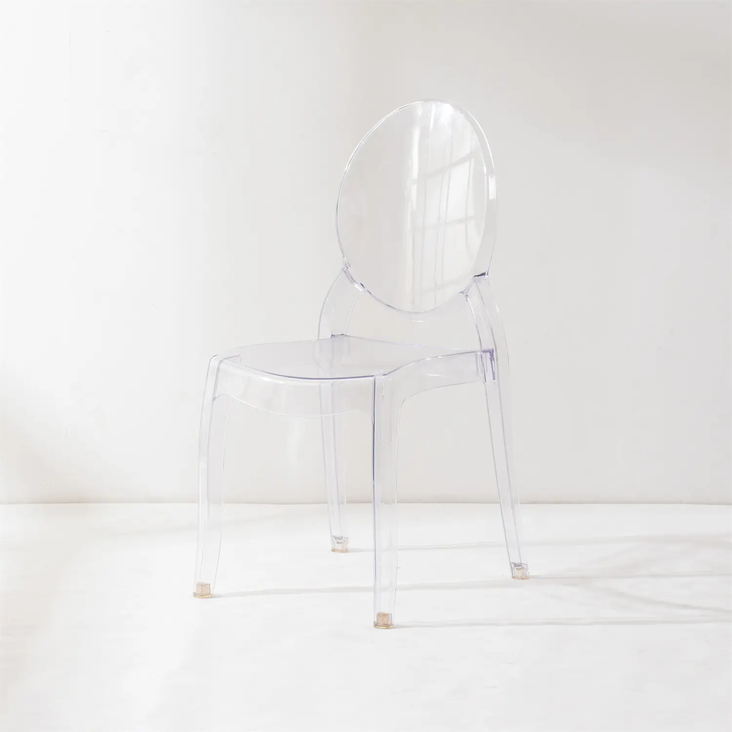 Çin üretici fabrika fiyat akşam yemeği mobilya Modern yuvarlak arka plastik şeffaf şeffaf akrilik yemek sandalyesi olay için