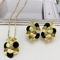 Ensemble de bijoux en métal à trois tons, collier et boucles d'oreilles pour femmes, accessoire de fête rétro de luxe KY25429