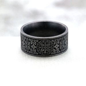 yunnique Retro Stainless Steel Men's <b>Ring</b> With Distressed Saint Benedict Cross Design Round Geometric Pattern Gift Jewelry - Product Image 3