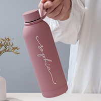Bouteille d'eau isotherme personnalisée en acier inoxydable avec nom - Gourde métallique anti-fuite - Bouteille thermique sous vide pour le voyage