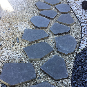 Dalles de pavage en basalte flammé écologiques et durables pour projets d'aménagement extérieur et paysager - Product Image 1