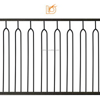 Vente en gros Carré décoratif d'intérieur 1/2 "Broches d'escalier en fer en forme de U Balustre en fer forgé pour escalier et garde-corps