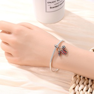 Conjunto de Joyería con Dijes de la Copa Mundial de Fútbol 2026, Colgante de Cobre Esmaltado, Pulsera y Collar DIY, Recuerdo para Fanáticos, Venta al Por Mayor - Product Image 3