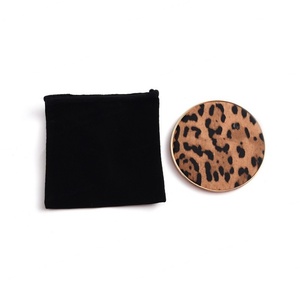 Espejo de Maquillaje de Bolsillo Redondo con Estampado de Leopardo, de Una Sola Cara - Product Image 2