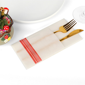 Sac de poche pour couverts de dîner jetables <span class=keywords><strong>pré</strong></span>-<span class=keywords><strong>pliées</strong></span> personnalisées <span class=keywords><strong>serviettes</strong></span> en papier de style <span class=keywords><strong>serviettes</strong></span> pliantes pour les mariages et les fêtes - Product Image 3