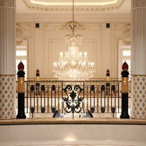 Rampe de balcon en fer forgé de luxe, or et noir, garde-corps décoratif en métal, design d'escalier intérieur pour villa, sur mesure - Product Image 1