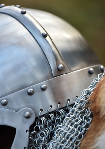 Casco de Caballero Medieval Premium Hecho de Metal con Diseño Histórico para Eventos de Cosplay, Representaciones Teatrales y Decoración del Hogar - Product Image 6
