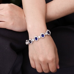 Pulsera de Oro Blanco de 18K o 14K con Piedras Preciosas Azul Real de Corte Ovalado Personalizadas, Diseño de 4 Puntas, Brazalete Fino, Regalo para Mujer - Product Image 3