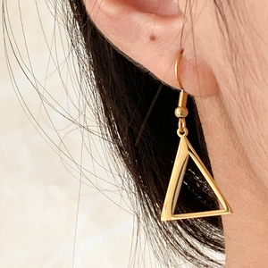 Collier pendentif en triangle géométrique en acier inoxydable 316L Collier à breloques en forme de pyramide Delta avec lettres <span class=keywords><strong>grecques</strong></span> Vendeurs de bijoux - Product Image 4