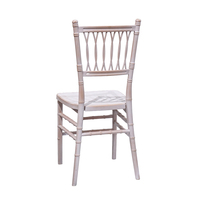 Fauteuil en plastique PP imitation bois durable avec assise et dossier rembourrés pour usage extérieur, repas, mariages et restaurants