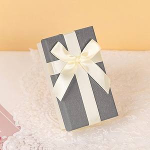 Petit coffret cadeau en forme de livre en papier d'art pour rouge à lèvres, parfum et bijoux - Exquis et de haute qualité - Product Image 6