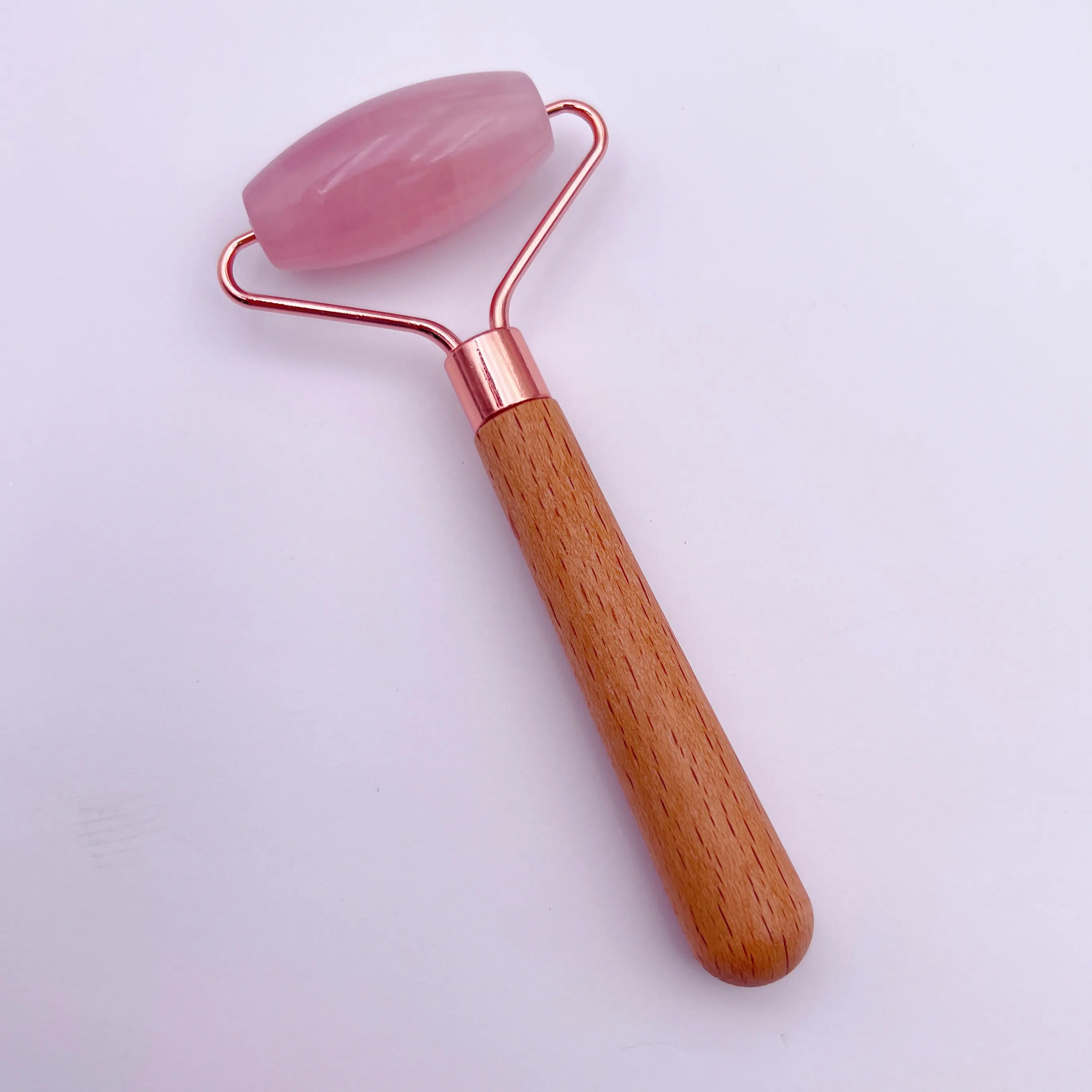Портативный роликовый массажер для лица, розовый ролик для массажа лица с деревянной ручкой из розового кварца