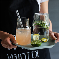 Nouveau style clair Une personne buvant bouteille d'eau froide ensemble jus thé bière Carafe verre pichet cruche ensemble avec tasse