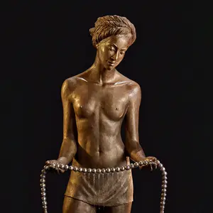 Özel tasarım Metal sanat çeşmeleri yaşam boyutu bronz çıplak kadın heykelleri bahçe su çeşmesi açık