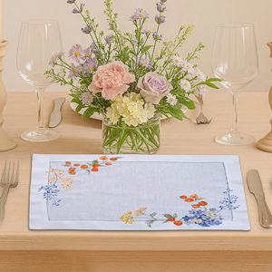 Mantel Individual de Lino con Diseño de Hortensias y Faroles – Mantel Individual de Lino 100% Natural, Ecológico y Reutilizable para el Hogar y Restaurantes - Product Image 1