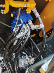 Mini pelle sur chenilles Hyundai HX80 d'occasion de haute qualité avec moteur de boîte de vitesses belle cabine 8T vente d'occasion - Product Image 4