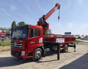 HOWO 4*2 grúa de camión de un Solo puente China Heavy Duty HOWO tiene una capacidad de elevación de 10 toneladas para operaciones a gran altitud - Product Image 1