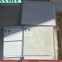 Panneaux de plafond en PVC imperméables modernes avec design en stratifié de bois naturel, couleur blanche, pour la décoration intérieure
