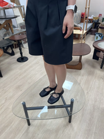 Table basse triangulaire avec plateau en verre trempé, cadre en métal doré, style moderne minimaliste, table d'appoint pour petit espace, salon