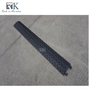 Protecteur de câble électrique extérieur en PVC flexible, rampe de protection de câble au sol en caoutchouc pour passage routier - Product Image 3