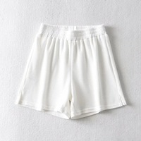 Shorts amples en tissu gaufré uni à taille haute pour femmes, avec fente latérale, par un fournisseur de vêtements de rue