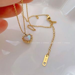 Collana XIXI Antiossidante con Ciondolo a Cuore e <span class=keywords><strong>Farfalla</strong></span> in Acciaio Inox 18K Placcato Oro con Zirconi per Donna - Product Image 3