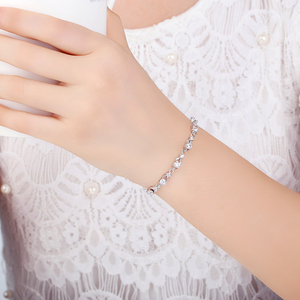 Bracelet chaîne plaqué argent avec cristaux roses sertis griffe, bijou classique et tendance pour femme, idéal comme cadeau - Product Image 3