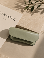 Kit d'emballage de lunettes de luxe à l'esthétique minimaliste - Étui à lunettes en cuir vert avec logo personnalisé et boîte cadeau assortie