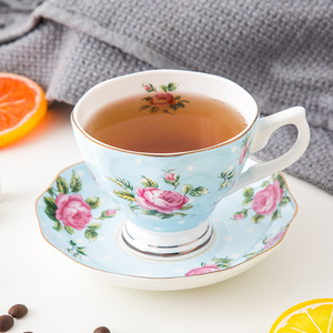 Juego de Tetera con 2 Tazas y Platillos de Porcelana Fina, Juego de Té Rojo de Cerámica Elegante de Alta Calidad para la Hora del Té - Product Image 3