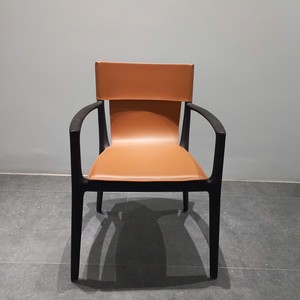 Fauteuil lounge moderne rembourré, structure en bois de noyer massif, siège d'appoint de luxe pour salon, villa, hôtel, mobilier PISANO - Product Image 1