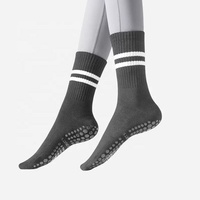 Chaussettes de sport tricotées haut de gamme pour femmes, antidérapantes, colorées et épaisses, avec cheville haute et logo sur le dessous, idéales pour le yoga et le Pilates, collection printemps
