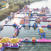 Île de jeux aquatiques gonflable personnalisable pour parcs aquatiques et aquaparks, équipement de jeu aquatique commercial