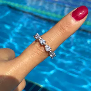 精致的大型钻石首饰垫切割高端固体925纯银订婚水晶可堆叠永恒戒指
