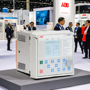 Relé de Protección Numérica a <span class=keywords><strong>Bb</strong></span>, Protección y Control Multifuncional de Bancos de Condensadores, Relé de Protección REV615 - Product Image 1