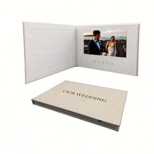 Personalisierte Hochzeitseinladungskarte mit 7-Zoll-Videodisplay und Hochzeitsvideoalbum - Product Image 1