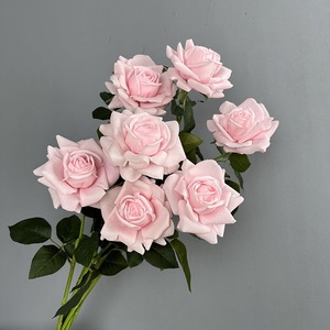 Tallo de Rosa Artificial Duradero con Pétalos de Tacto Real para Decoración de Jardín Exterior e Interior del Hogar - Product Image 1