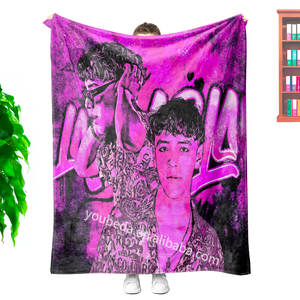 Couverture de voyage en polaire recyclée en polyester, design personnalisé, populaire, chanteur mexicain XAVI La Diabla - Product Image 2