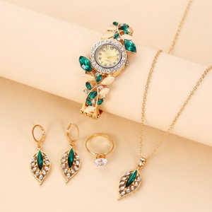 Reloj de Pulsera para Mujer, Reloj de Cuarzo con Pedrería, Reloj de Joyería Elegante y Moderno - Product Image 4