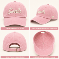 Casquette de baseball non structurée avec broderie 3D en relief, lettrage cursive, emblème floral et patch latéral, style rétro délavé, type Dad Hat