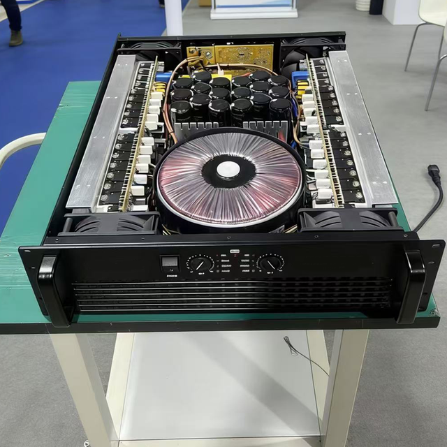 The TD 2*2800W Professional High-power Amplifier Uses a Pure Copper Transformer and Is Suitable for Outdoor Stages and KTV Use.